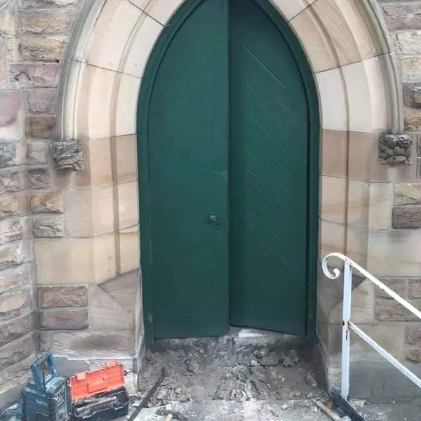 Heritage sandstone doorstep crack assessment