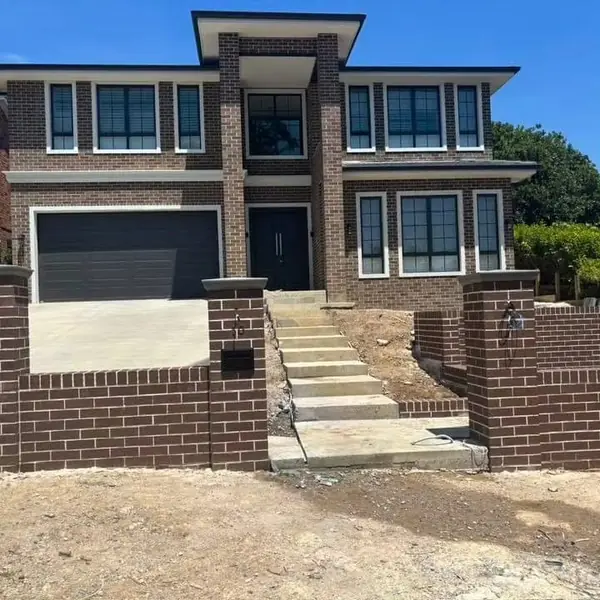 Completed structural retaining wall with drainage system
